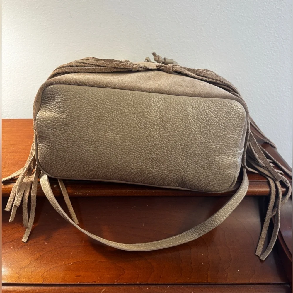 Diva’s Bag Fringe Suede Bucket Bag - Picture 11 of 14